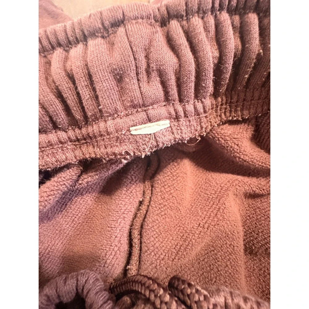 Alo Yoga Accolade Sweatpants Mahogany Brown Burgundy Fleece Joggers Chrome Logo